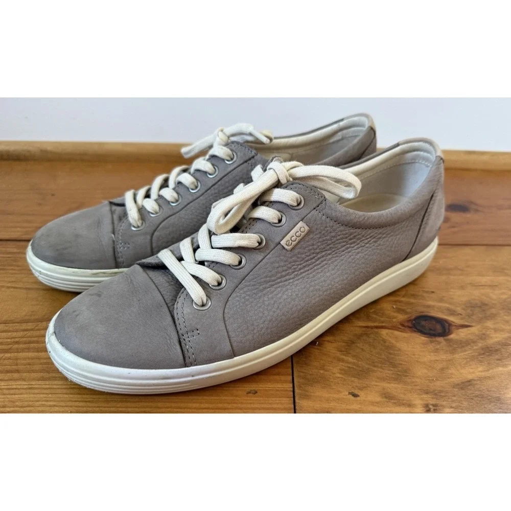 Ecco lace up